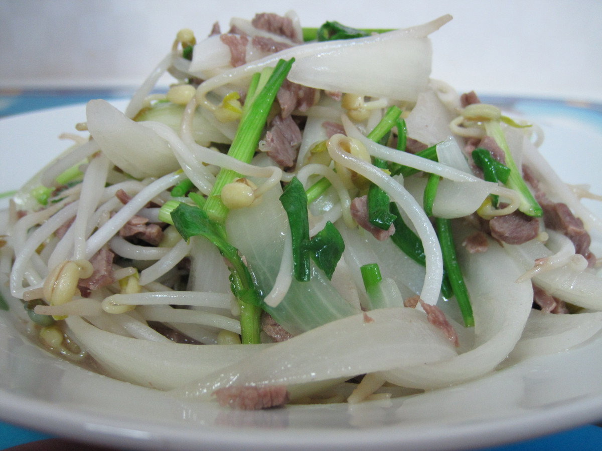 Cuối cùng là hành tây vị ngọt, thơm dù xào nấu hay chiên lên vẫn không mất vị, thực sự rất dễ ăn.