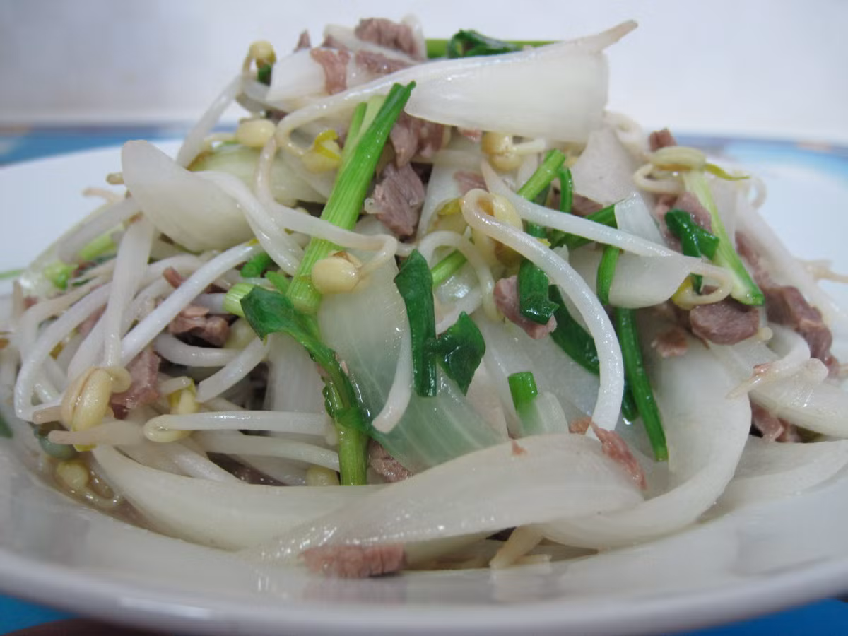 Cuối cùng là hành tây vị ngọt, thơm dù xào nấu hay chiên lên vẫn không mất vị, thực sự rất dễ ăn.