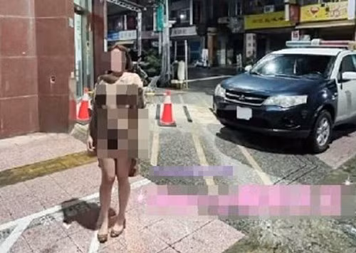 Khỏa thân chụp ảnh trước đồn cảnh sát, cô gái gặp họa Khoa than chup anh truoc don canh sat, co gai gap hoa