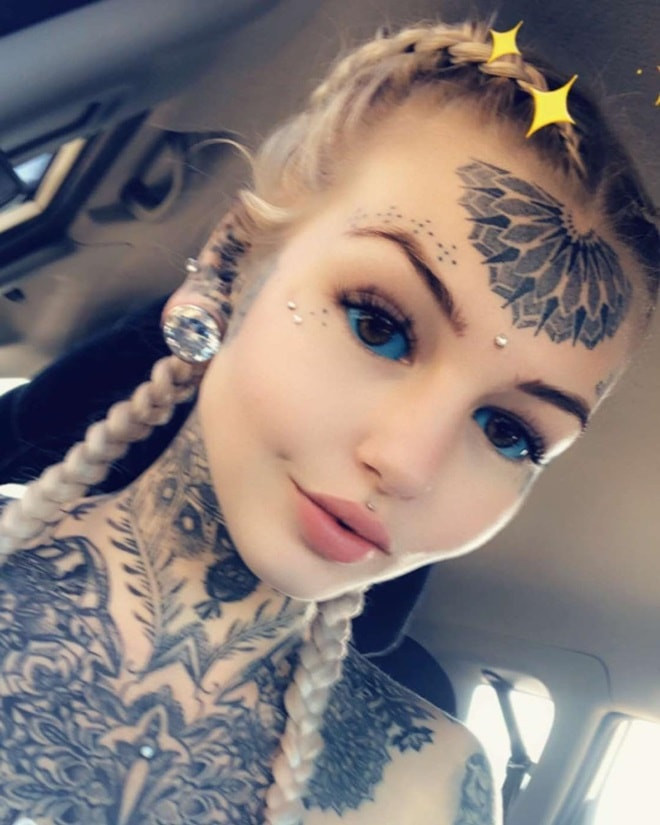 Nhiều người sợ hãi khi nhìn Amber nhưng cô cho rằng việc mình làm khiến bản thân hạnh phúc, như thế là ổn.