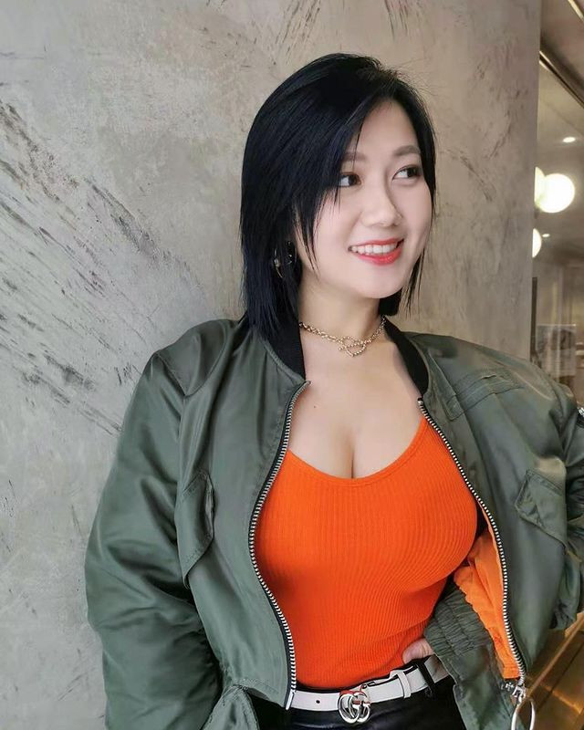 Thời thiếu nữ, Bạch Vân thường rất khó chịu và mặc cảm vì vòng một của mình to quá khổ so với các bạn nữ cùng trang lứa.