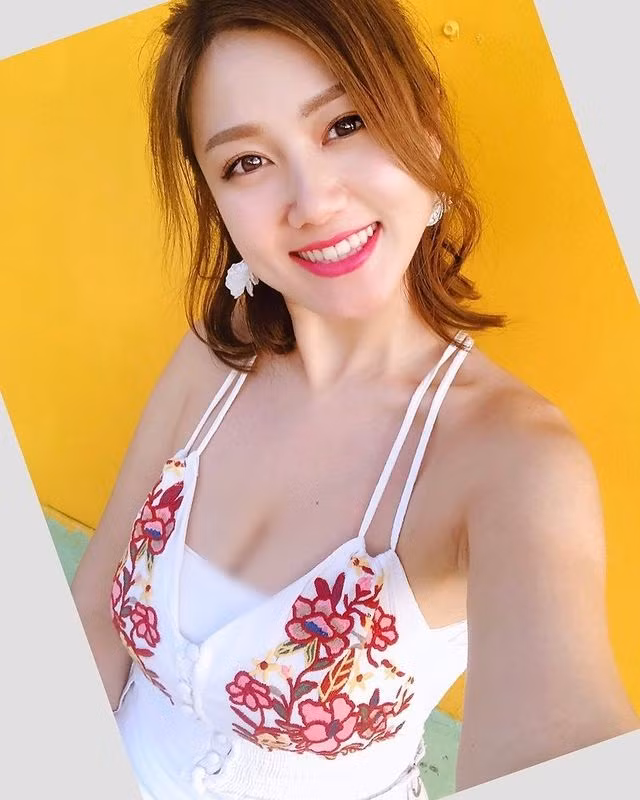 Trên trang cá nhân, Bạch Vân cũng chưa bao giờ "keo kiệt" với các fan của mình. Cô nàng thường đăng tải những hình ảnh xinh đẹp lung linh, khiến người hâm mộ mãn nhãn.