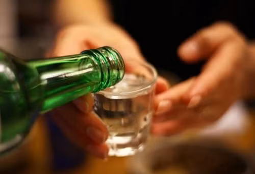 Uống rượu điều độ bảo vệ hệ tim mạnh? Sai lầm khủng khiếp là đây Uong ruou dieu do bao ve he tim manh? Sai lam khung khiep la day