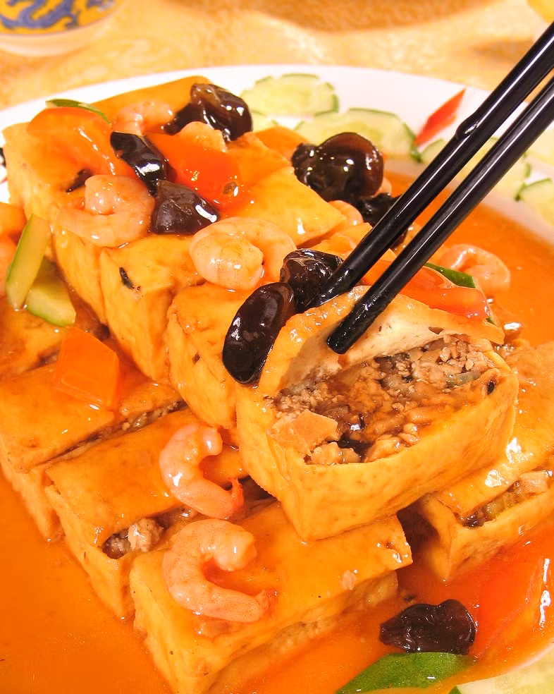 Phương pháp hấp có đầy đủ thịt và rau, hơn nữa thịt và đậu phụ được kết hợp hoàn hảo, vị mặn và tươi, màu vàng, rất ngon lại bổ dưỡng, không gây ngán, ngấy.