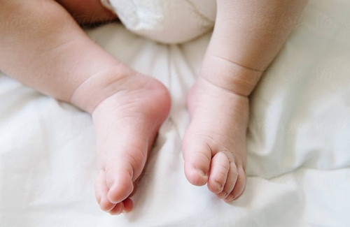 Be trai hon me, chan thuong so nao roi qua doi vi bi bao mau danh