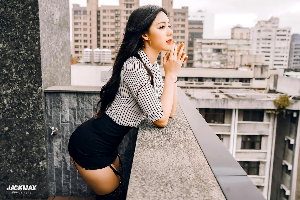 Trong kế hoạch công việc của mình, Tạ Lập Kỳ cho biết cô chưa muốn yêu vì đa số các chàng trai đều ngại việc bạn gái làm người mẫu gợi cảm, ăn mặc hở hang.