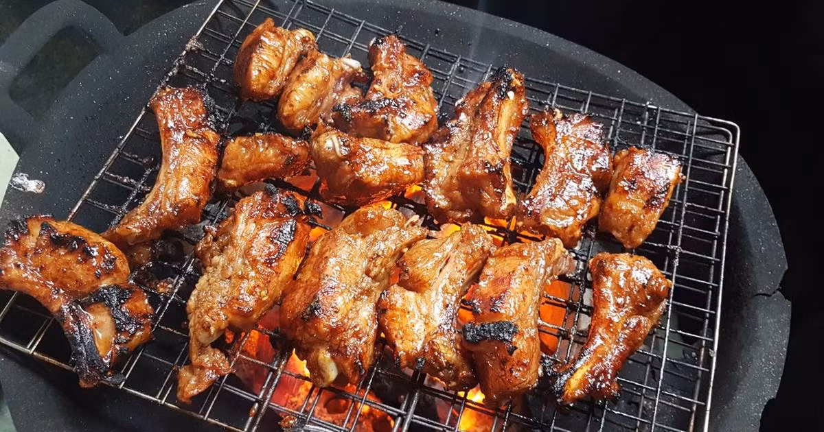 Song, thịt nướng quả thực là một trong những món ngon nhưng độc hại. Trong quá trình nướng, phần mỡ chảy xuống tạo nên khói than, khói than này bám vào mặt thịt. Hơn nữa, các protein, đường và các hạt cơ của thịt phản ứng với nhiệt độ cực cao tạo thành benzopyrene - loại chất gây ung thư loại 1.