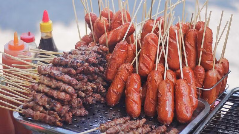 WHO đã lên tiếng cảnh báo và xếp 3 loại thịt gồm thịt nướng, thịt qua chế biến sẵn, thịt đỏ mốc vào danh sách những loại thịt có khả năng gây ung thư cho người dùng. Vậy muốn khỏe mạnh thì tốt nhất bạn nên quản chặt mồm miệng.