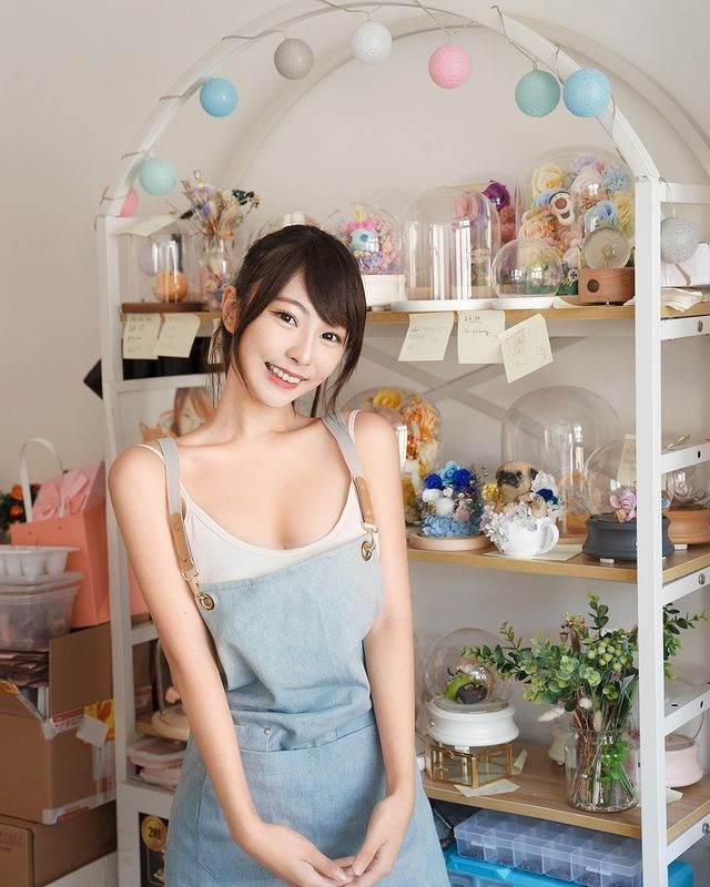 Những tưởng cuộc sống của Tô Tiểu Tiểu vô cùng thoải mái, vui vẻ, không ngờ mới đây hot girl cho biết, cô gặp quá nhiều chuyện không vui, bị nhiều người mắng chửi nên không chịu đựng được nữa, cần phải biến mất khỏi không gian mạng.