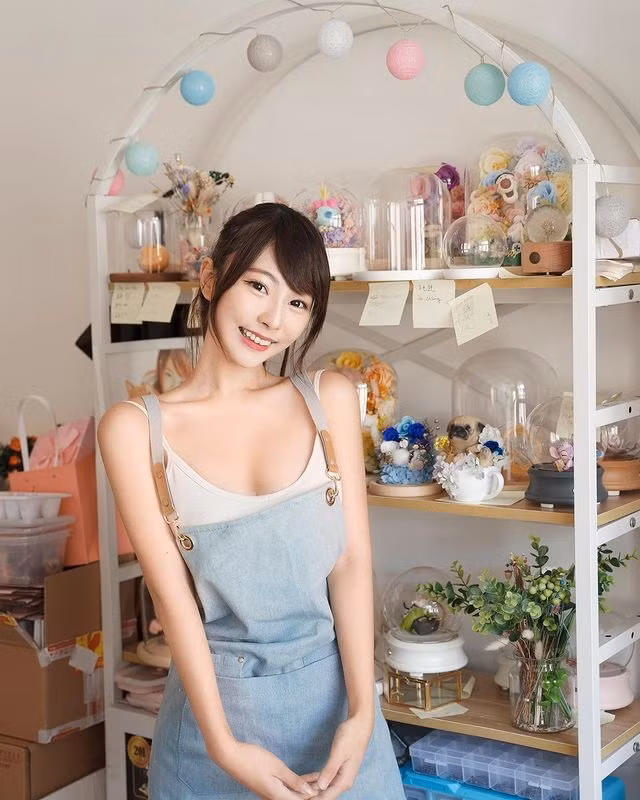 Những tưởng cuộc sống của Tô Tiểu Tiểu vô cùng thoải mái, vui vẻ, không ngờ mới đây hot girl cho biết, cô gặp quá nhiều chuyện không vui, bị nhiều người mắng chửi nên không chịu đựng được nữa, cần phải biến mất khỏi không gian mạng.