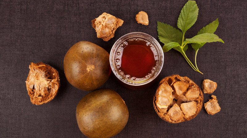 Các chuyên gia dinh dưỡng cũng tiết lộ, với tác dụng bổ phổi, tiêu đờm, quả la hán cũng có thể dùng để nấu canh, khiến canh ngọt và bổ dưỡng hơn.