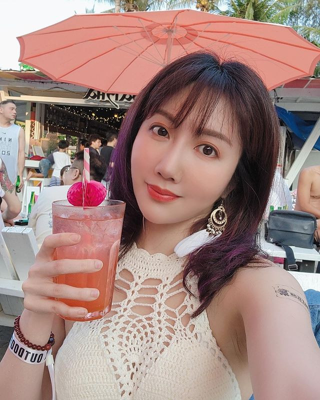 Song, vì là người nổi tiếng nên Jeannine Trân Lâm cũng phải nhận về không ít tai tiếng.