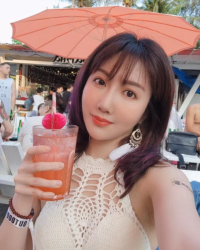 Song, vì là người nổi tiếng nên Jeannine Trân Lâm cũng phải nhận về không ít tai tiếng.