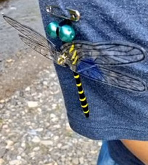 Deo vat nay tren nguoi, chang trai choang vang khi khong con muoi nao dam dot