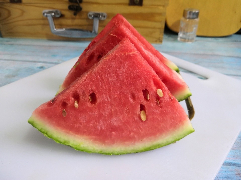 Thêm nữa, món canh này không chỉ giải nhiệt mùa hè mà còn không hề khó làm, sự kết hợp thú vị, thời tiết nóng nực ăn là thích nhất.