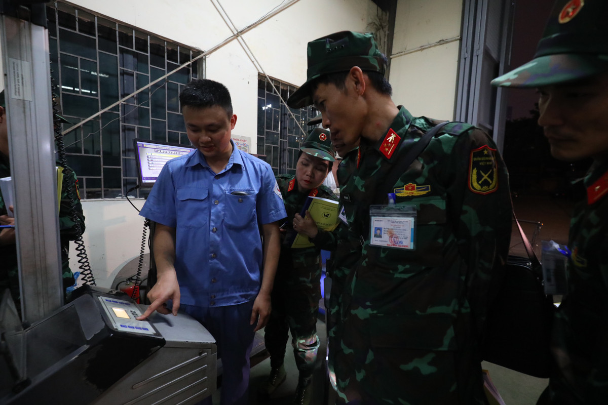 30 kiểm định viên chính thức được phân công về 14 trung tâm đăng kiểm, trong đó có 9 trung tâm ở Hà Nội.