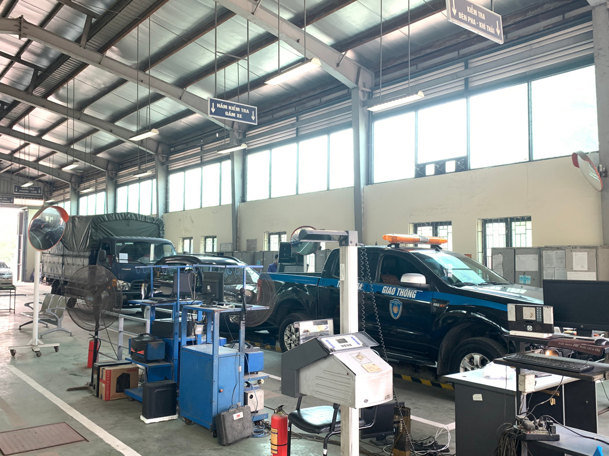  Sửa Nghị định 139 theo thủ tục rút gọn: Phó Thủ tướng Chính phủ Trần Hồng Hà đã ký công văn 124/TTg-CN của Thủ tướng Chính phủ về việc tháo gỡ khó khăn, vướng mắc trong hoạt động đăng kiểm xe cơ giới. Cụ thể, xét đề nghị của Bộ GTVT về việc tháo gỡ khó khăn trong hoạt động kiểm định xe cơ giới, đáp ứng khả năng cung cấp dịch vụ công phục vụ nhân dân.