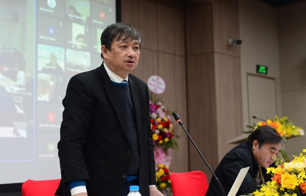 Thu phí sử dụng lòng đường, vỉa hè: Nên hay không? Thu phi su dung long duong, via he: Nen hay khong?