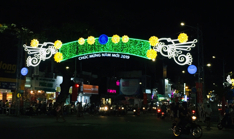 Không khí Tết đã tràn ngập khắp phố phường.