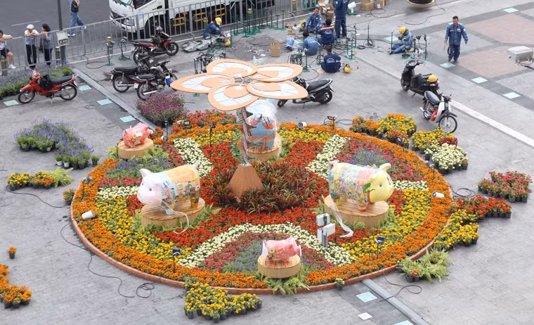 Duong hoa Tet lon nhat TP HCM khoe sac chieu 26 Tet