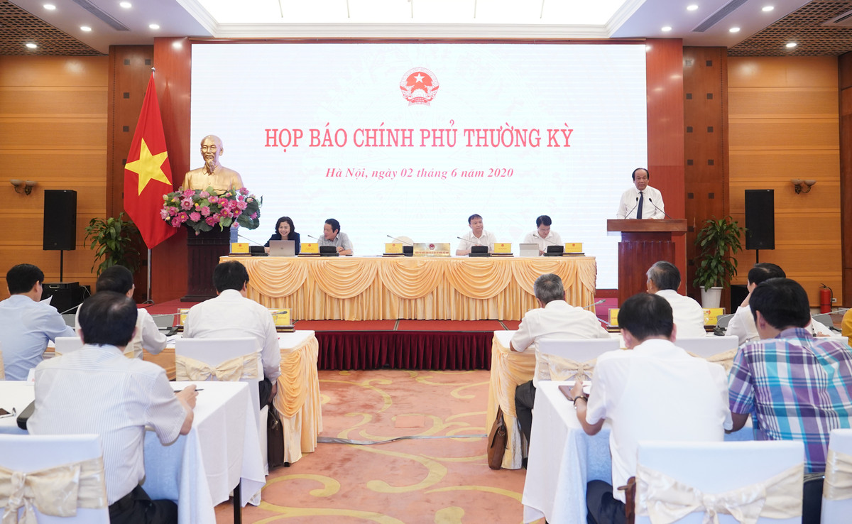 Thu truong GTVT noi gi ve viec cham thu phi khong dung?