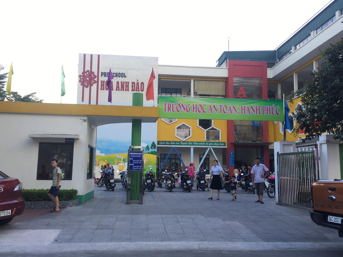 Giao vien mam non tat tre: Yeu cau truong Hoa Anh Dao kiem diem