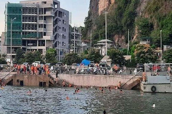 Xuong CSGT Ha Long va vao nguoi dang tam bien tu vong