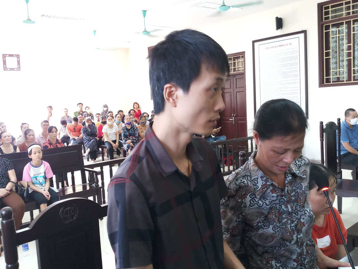 Theo thông tin từ chủ tọa phiên tòa, bị cáo Trang hiện sức khỏe yếu không đảm bảo thể tham gia phiên toà. Do đó, Hội đồng xét xử quyết định hoãn phiên tòa vì sự vắng mặt của bị cáo Lại Thị Kiều Trang. Dự kiến phiên tòa sẽ được mở lại vào lúc 7h30, ngày 17/7.