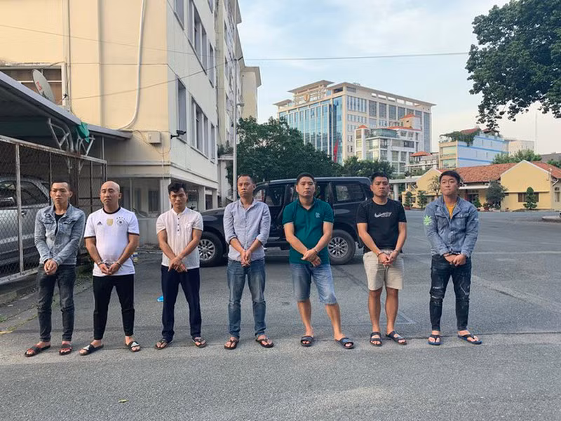 Doanh nhan tien ao bi cuop 35 ty dong: Khoi to 8 bi can