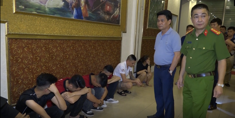 99 nguoi bay lac tai Bar Ruby one va Karaoke Ruby KTV, truy nguon ma tuy-Hinh-3