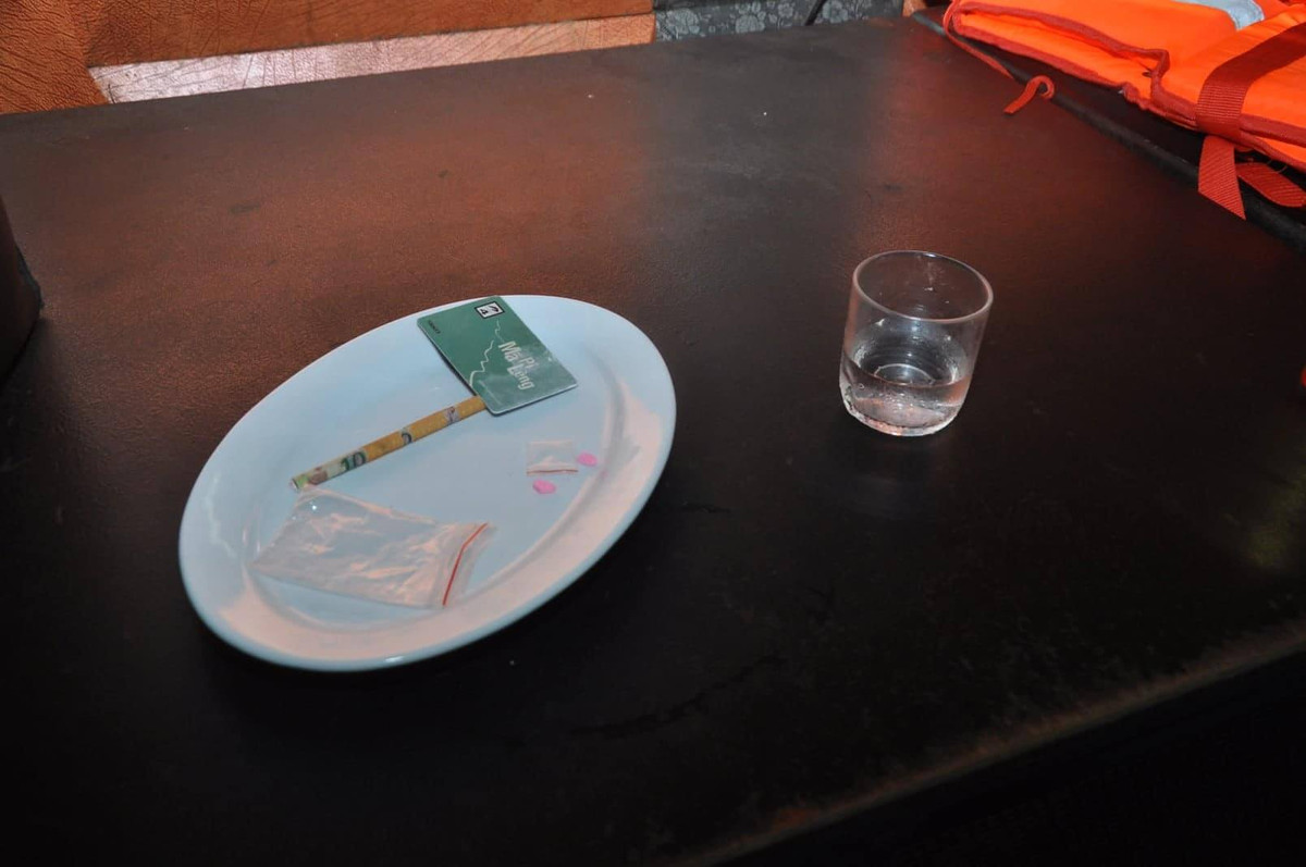 99 nguoi bay lac tai Bar Ruby one va Karaoke Ruby KTV, truy nguon ma tuy-Hinh-4