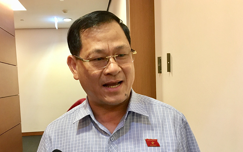 Sáng 6/11/2017, bên hành lang Quốc hội, đại tá Nguyễn Hữu Cầu, Giám đốc Công an tỉnh Nghệ An đã đã có trao đổi ngắn với báo chí xung quanh Nghị quyết 112 của Chính phủ về việc đồng ý bỏ các thủ tục về sổ hộ khẩu, giấy chứng minh nhân dân trong quản lý dân cư để thống nhất việc quản lý bằng mã số định danh cá nhân. Ông đánh giá bỏ hộ khẩu là "chủ trương hợp lý" và đã có quá trình chuẩn bị. Điều này vừa giảm bớt thủ tục để bộ máy nhà nước vận hành nhanh chóng hiệu quả, vừa tiết kiệm kinh phí...