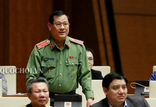 Mới đây, ngày 18/6, thảo luận ở hội trường về dự án Luật sửa đổi, bổ sung một số điều của Luật Xử lý vi phạm hành chính tại kỳ họp thứ 9, Quốc hội khóa XIV, khi nói về đề xuất bổ sung biện pháp cưỡng chế thi hành quyết định xử phạt hành chính “ngừng cung cấp các dịch vụ điện, nước tại địa điểm vi phạm đối với cá nhân, tổ chức sản xuất, kinh doanh, dịch vụ vi phạm”, đại biểu Nguyễn Hữu Cầu thẳng thắn nói rằng, cưỡng chế xử phạt hành chính bằng cắt điện, nước là không nên.