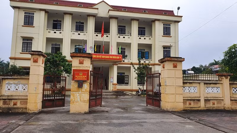 Không dừng lại ở đó, liên quan vụ án "Cố ý gây thương tích" xảy ra ngày 18/11/2014 tại trụ sở Công an phường Trần Lãm (TP Thái Bình), ngày 21/4, cơ quan cảnh sát điều tra công an TP Thái Bình đã ra quyết định khởi tố bị can đối với Nguyễn Xuân Đường để điều tra hành vi có dấu hiệu phạm tội "Cố ý gây thương tích" theo quy định tại Khoản 2, Điều 104, Bộ luật hình sự năm 1999.