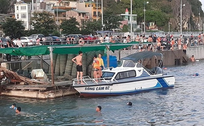 Xuong tuan tra o Ha Long dam nguoi tam bien tu vong: CSGT co loi?