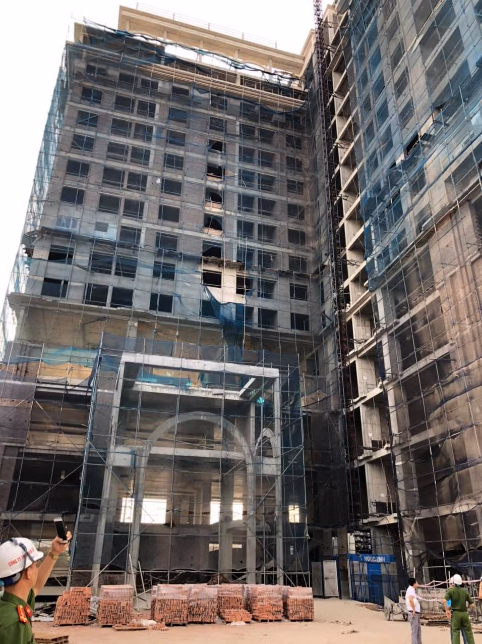 Thi cong toa nha Hoa Xa - Hai Duong, 2 cong nhan nga gian giao thuong vong