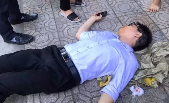 Can bo phuong o Thai Binh bi danh: Vo cuu Chu tich phuong chi 10 trieu thue con do?-Hinh-2