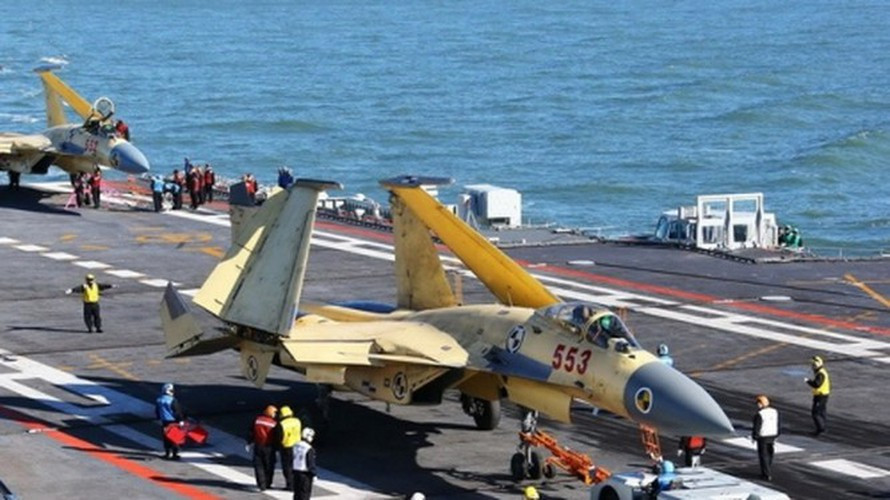 Phi đội J-15 đã gặp ít nhất 5 tai nạn nghiêm trọng do vấn đề kỹ thuật, khiến 1 phi công thiệt mạng và nhiều người bị thương.