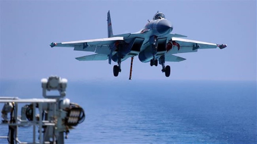 Trong thời điểm hiện tại, J-15 vẫn phải cố gồng để gánh trách nhiệm tiêm kích hạm duy nhất của hải quân Trung Quốc dù chúng không thực sự hiệu quả nếu tham chiến.