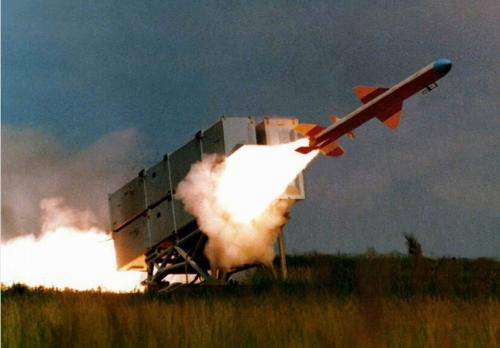 Theo tin của tờ Thời báo Hoàn cầu (Trung Quốc) ra ngày 9/4 cho biết, có bằng chứng cho thấy Iran đã triển khai hàng nghìn tên lửa chống hạm, cùng tên lửa phòng không và các hệ thống pháo tầm xa,đến khu vực gần eo biển Hormuz; những vũ khí này đều thuộc sở hữu của Vệ binh Cách mạng Hồi giáo Iran (IRGC).