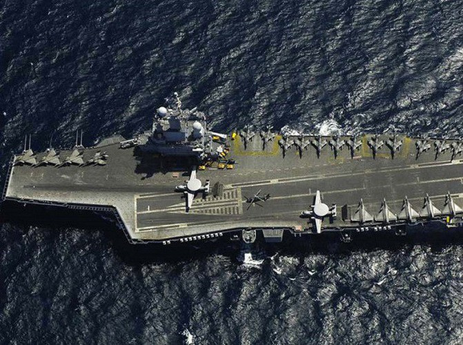 Theo Bộ Quốc phòng Pháp, việc tàu sân bay Charles De Gaulle (R91) phải về nước sớm không ảnh hưởng đến hiệu quả tác chiến của chiến dịch chống khủng bố mà Pháp tiến hành ở Bắc Phi và vùng hạ Sahara.