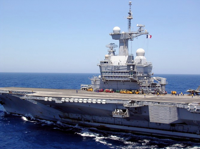 Mỗi máy bay có thể xuất phát cách nhau 30 giây và đường băng có thể tiếp nhận 20 máy bay hạ cánh chỉ trong 12 phút.