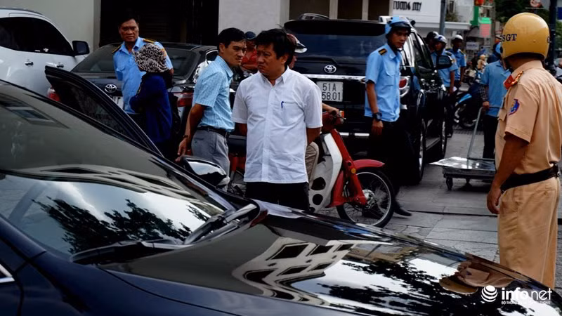 Phần vỉa hè làm thêm cao hơn vỉa hè chung bị phá bỏ.