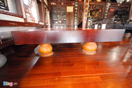 Theo chủ nhân bộ ván ngựa, để săn được “vật quý” này ông phải mất 3 năm, giá trị lớn nhất nằm ở tuổi thọ cây. Cây phải có tuổi thọ trên 500 năm mới có thể cho ra bộ ngựa khổng lồ như vậy.