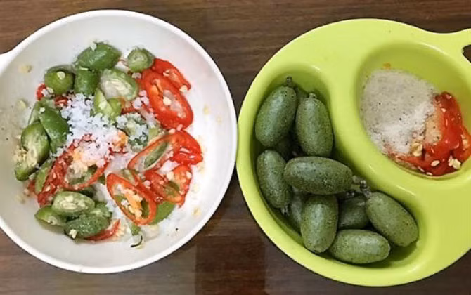 Còn nếu mua ngoài chợ, giá lên đến 80.000 - 100.000 đồng/kg nhưng vẫn được các chị em tìm mua bằng được giúp tiểu thương thu tiền triệu/ngày. Ảnh: Internet.