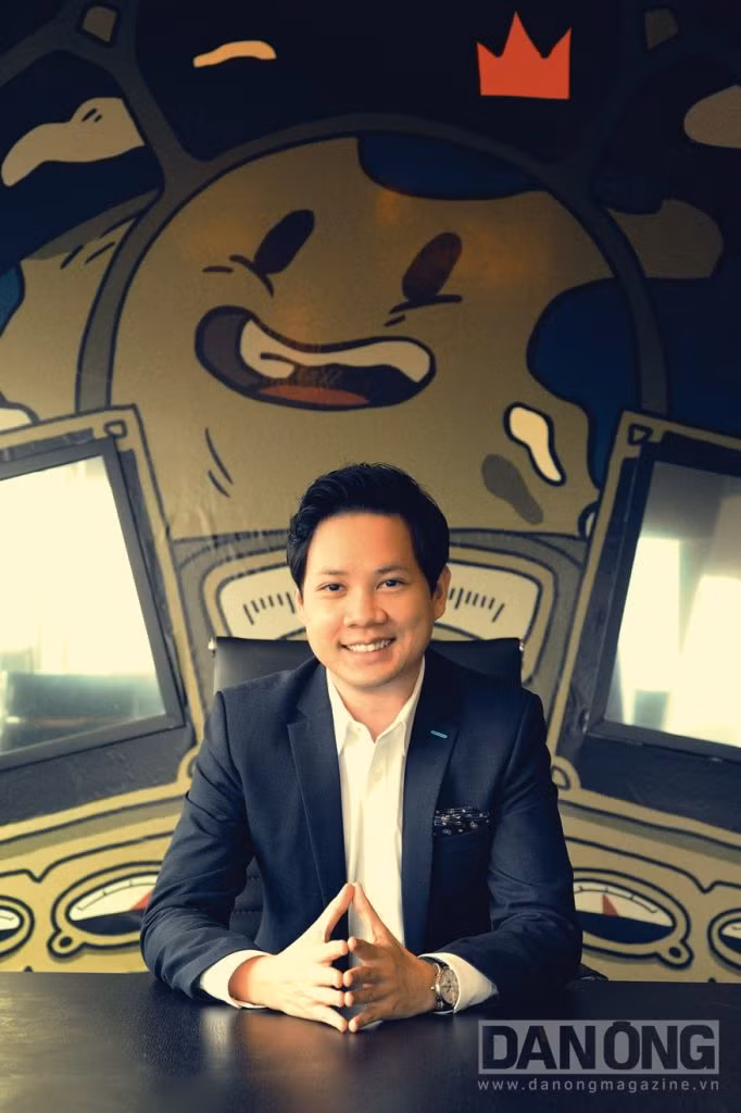 Sau thành công này, Tín tiếp tục mở một quán bar theo phong cách hiện đại vào năm 2013. Đến cuối năm 2014, anh mở thêm nhà hàng chuyên kinh doanh ẩm thực Thái Lan. Ngoài ra, Tín còn sở hữu công ty chuyên về thiết kế nội thất, marketing và tổ chức sự kiện.Ảnh: Tạp chí TTVH &amp; Đàn Ông.