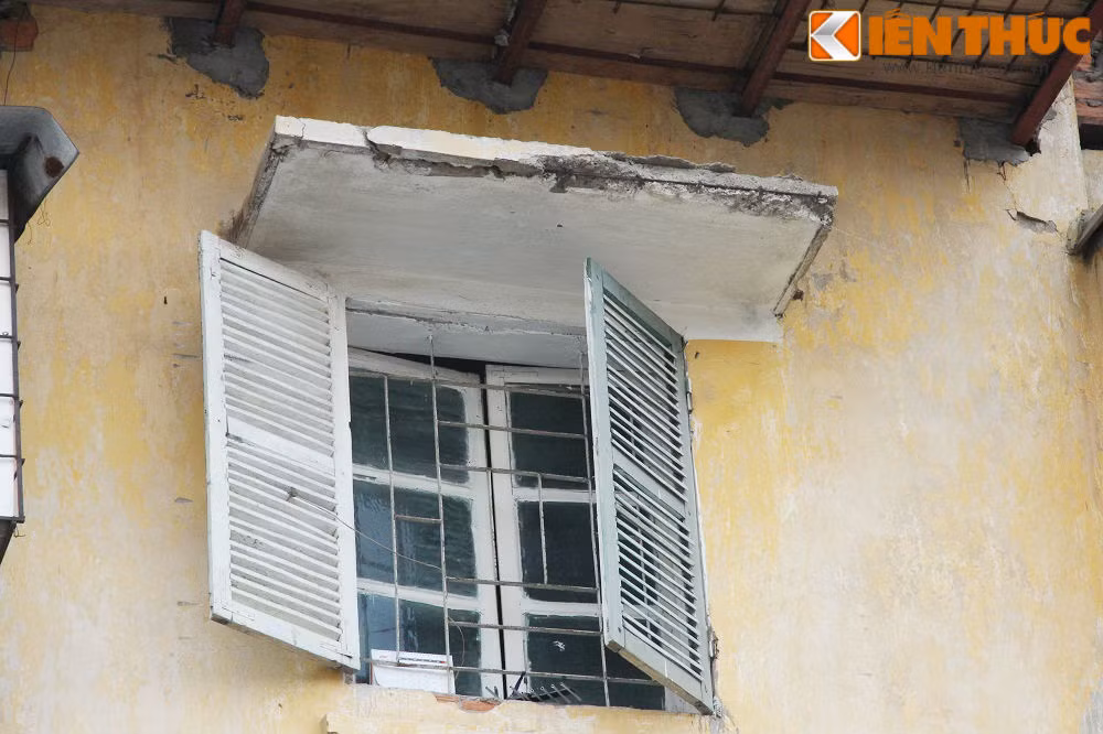 Tòa chung cư cũ này được xây dựng gồm 5 tầng, có 3 đơn nguyên.