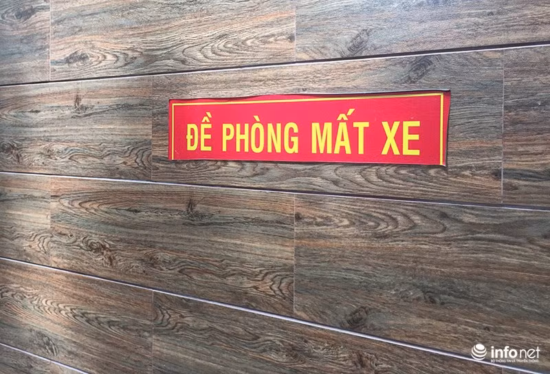 Theo Sở Tài nguyên và Môi trường TP.HCM, hiện trên địa bàn thành phố có khoảng 300 nhà vệ sinh công cộng, tập trung nhiều ở khu trung tâm. Tuy nhiên, với dân số hơn 10 triệu người và hàng triệu khách du lịch tham quan mỗi năm, số lượng nhà vệ sinh nói trên vẫn chưa đáp ứng được. Năm 2016 có 3 nhà đầu tư muốn tham gia xây dựng nhà vệ sinh công cộng, trong đó có doanh nghiệp đăng ký xây 1.000 nhà vệ sinh với tổng đầu tư 110 tỷ đồng. Trong năm nay, TP.HCM có kế hoạch xây dựng thêm nhiều nhà vệ sinh hiện đại phục vụ người dân.