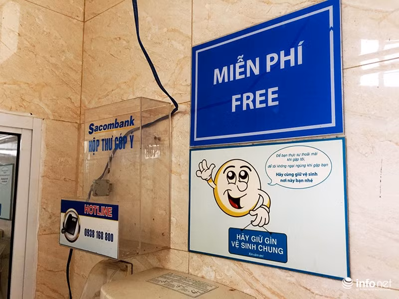 "Để bạn thực sự thoải mái khi gặp tôi, để tôi không ngại ngùng khi gặp bạn. Hãy cũng giữ vệ sinh nơi này bạn nhé" - Đó là thông điệp nhắn nhủ đến những người sử dụng nhà vệ sinh công cộng này.