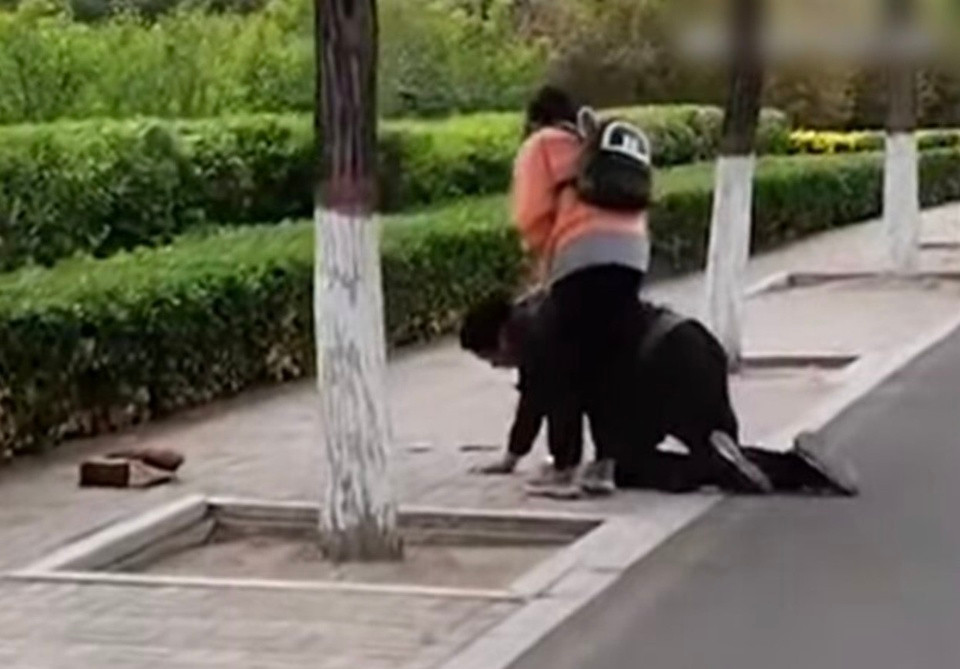 Ong bo quy xin loi con gai vi khong mua duoc iPhone